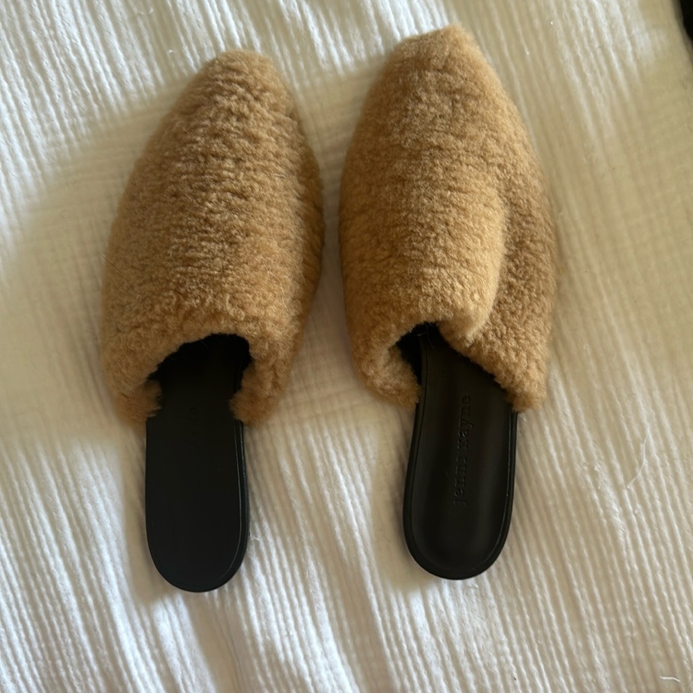 JENNI KAYNE Shearling Mule in Natural Size 39- or US size 9.